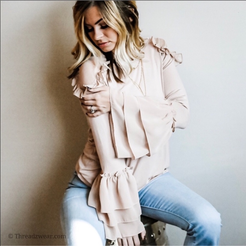 🌸Beautiful Ruffle top sz M - Picture 3 of 5